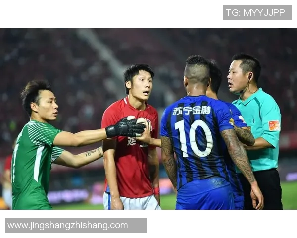 国安苏宁激烈对抗引发冲突视频曝光球迷热议赛场暴力行为